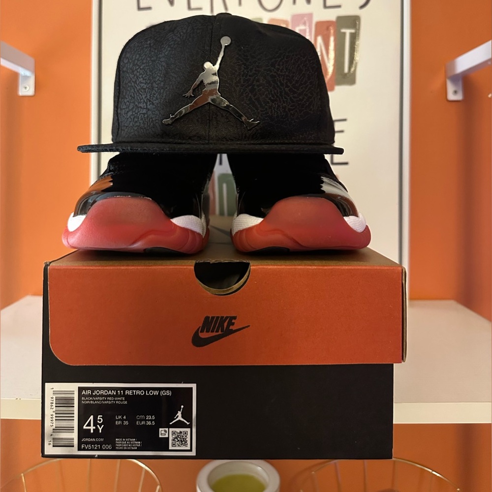 NIKE Air Jordan 11 Retro Low in “Bred” w/a Textured Snapback Hat